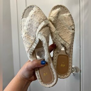 BNWOT Rattan Linen Sandals